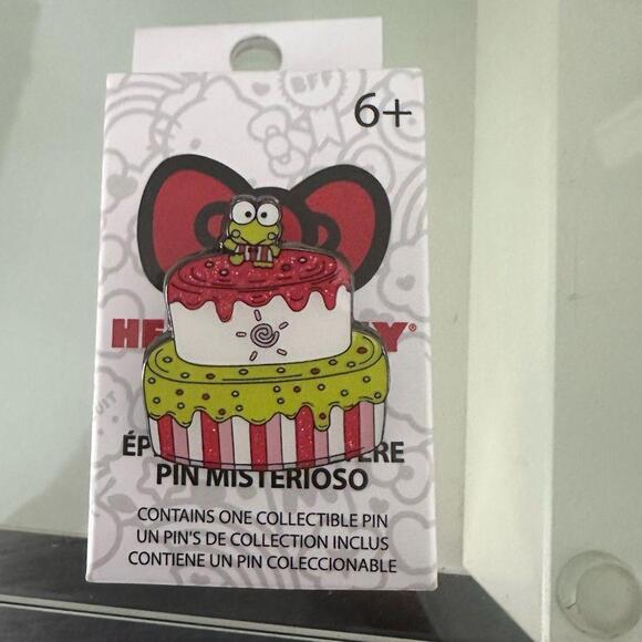 Loungefly Sanrio Hello Kitty & Friends Cake Pin Blind Box Glitter - Picture 1 of 1